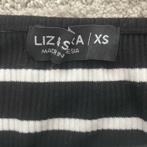 Off the Shoulder Long Sleeve Black White Striped Ribbed Top Casual Coquette Fall - Picture 3 of 3